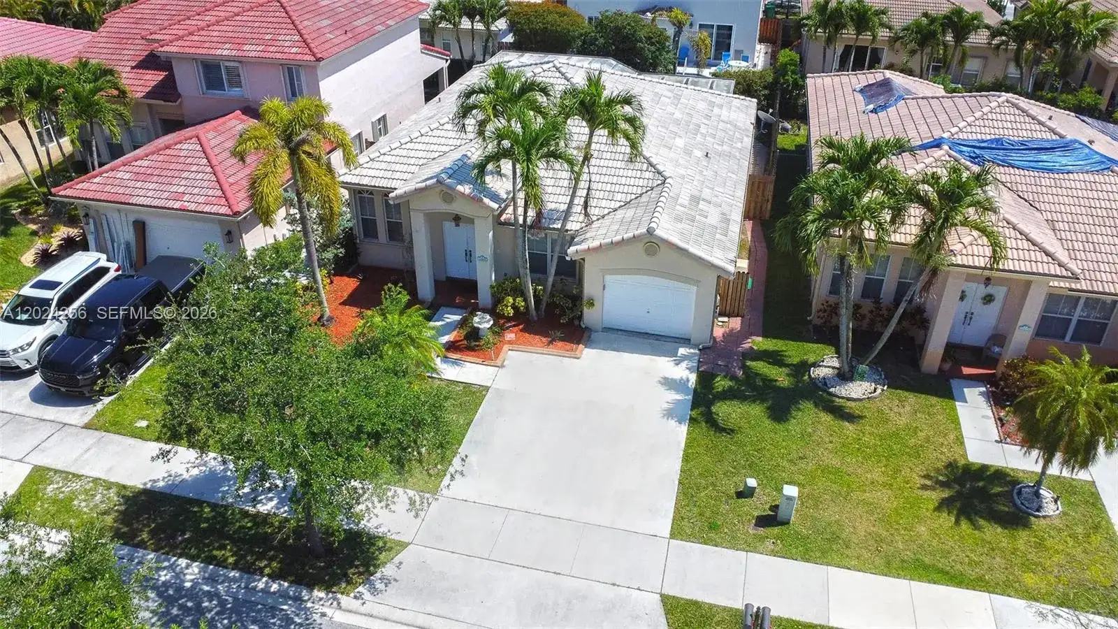 13964 N Cypress Cove Cir, Davie FL 33325 photo 2