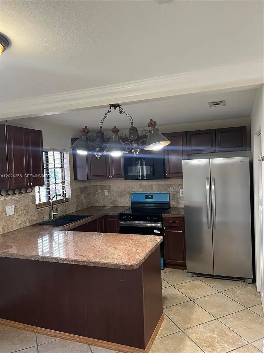 1126 NE 209th Ter, Miami FL 33179 photo 2