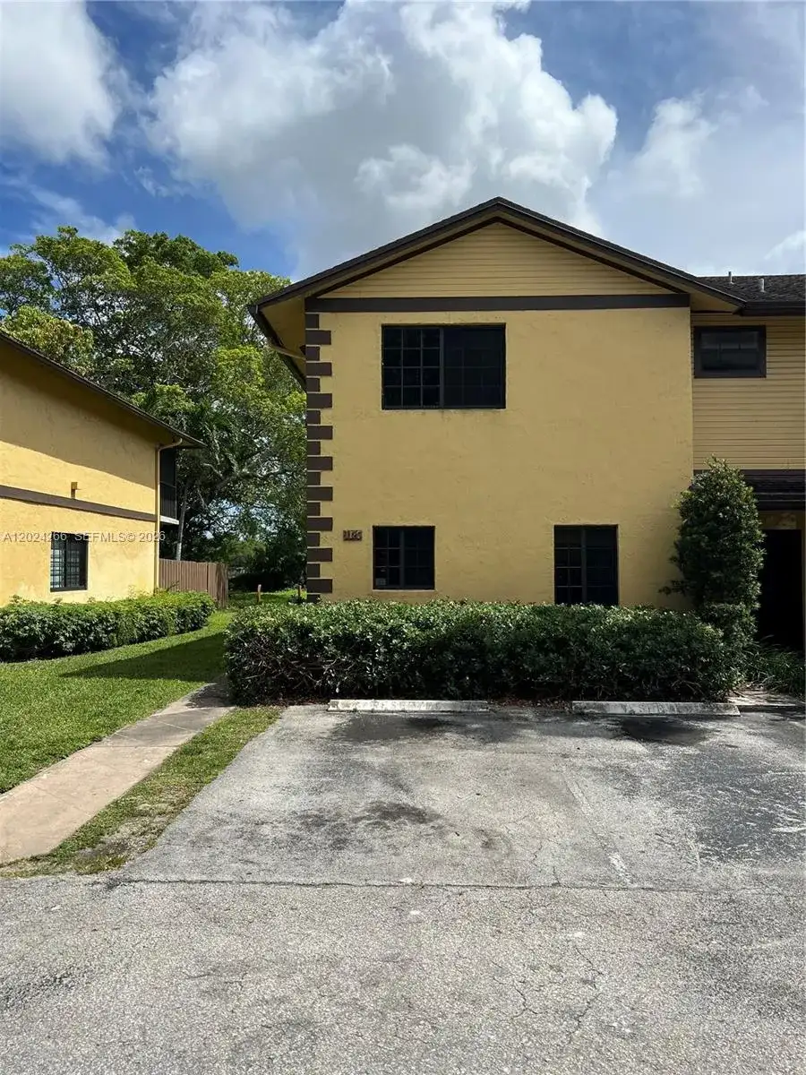 1126 NE 209th Ter, Miami FL 33179 photo 5