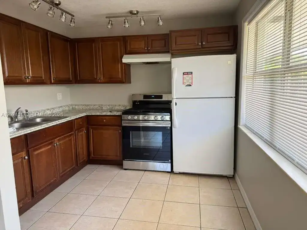 588 Holly Dr # B, Palm Beach Gardens FL 33410 photo 2