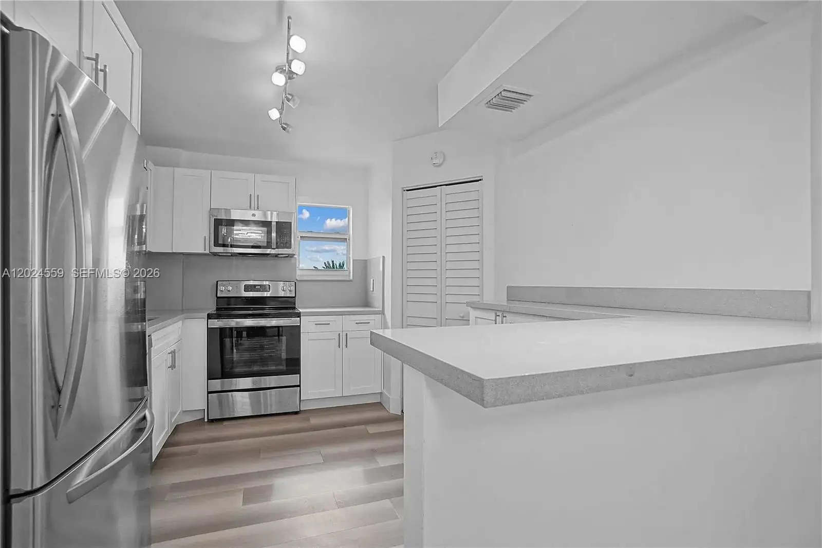 9273 Collins Ave # 309, Surfside FL 33154 photo 3