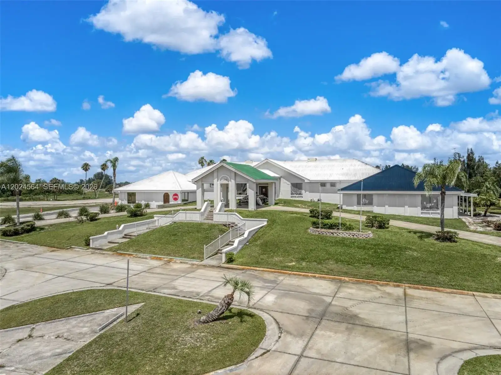 6813 Heavitree, Sebring FL 33876 photo 3