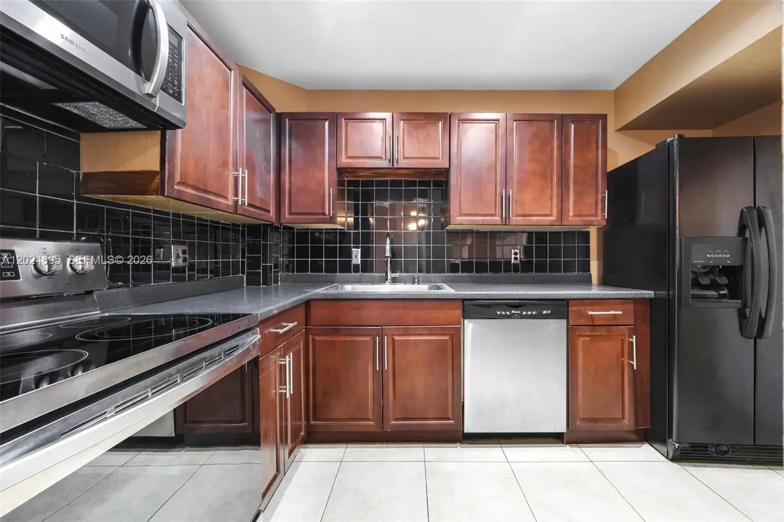 4350 Hillcrest Dr # 1016, Hollywood FL 33021 photo 2