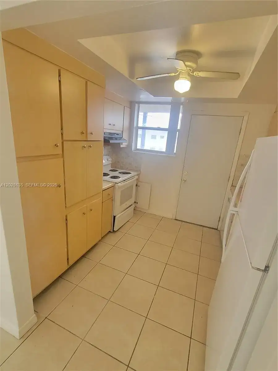 11960 NE 19th Dr # 16, North Miami FL 33181 photo 4