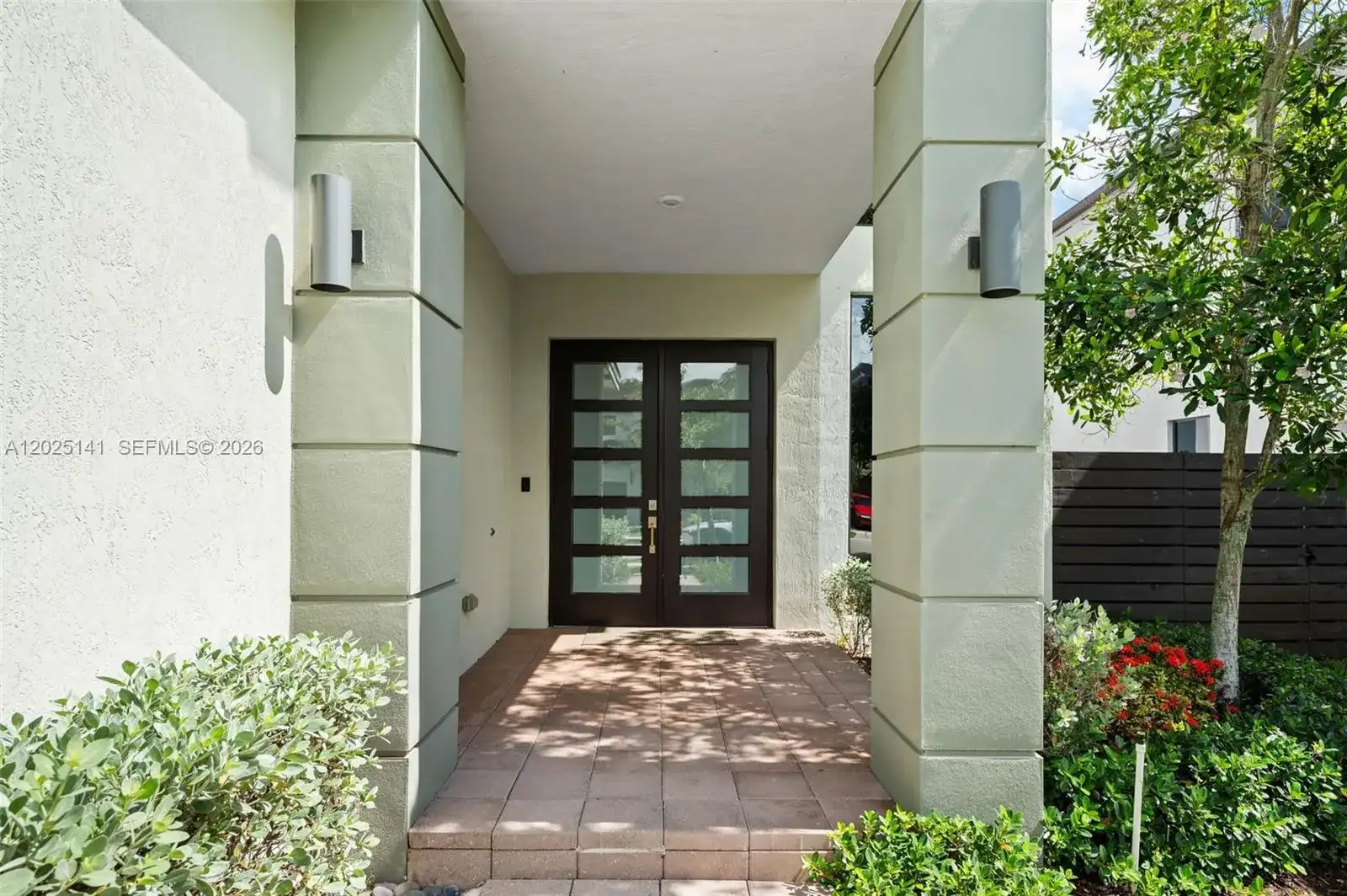 8763 NW 157th Ter, Miami Lakes FL 33018 photo 2