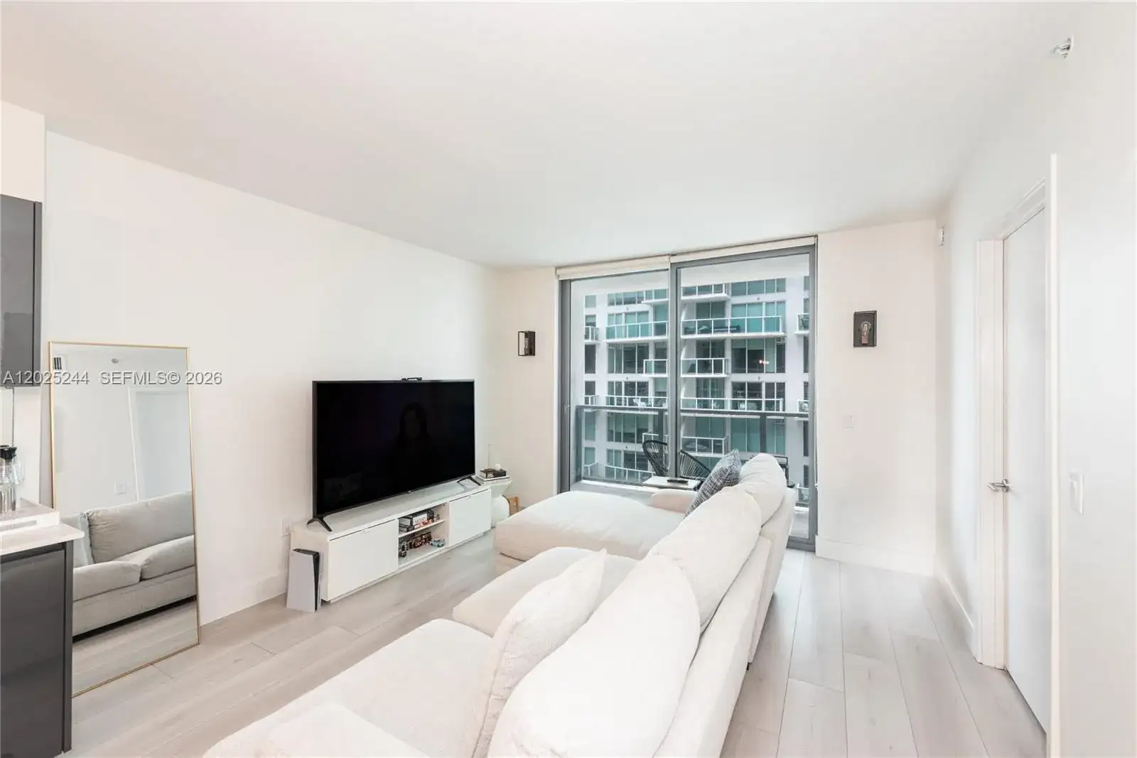 31 SE 6th St # 2506, Miami FL 33131 photo 5