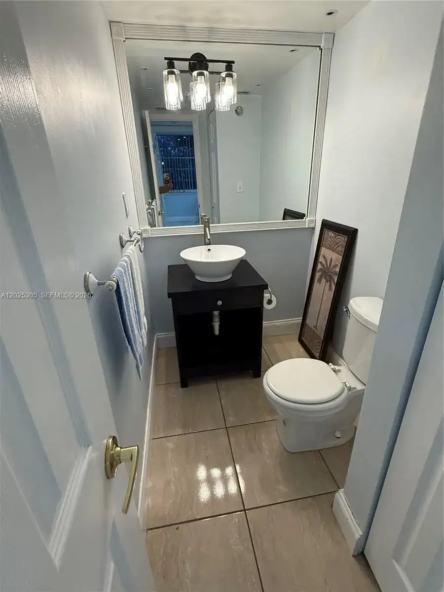 942 NE 199th St # 102, Miami FL 33179 photo 5