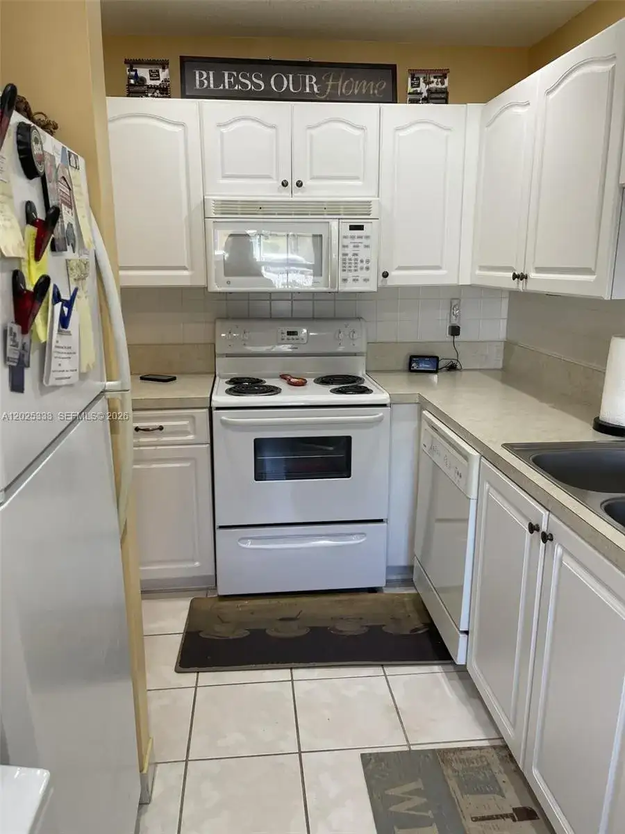 1640 NW 19th Ter # 103, Delray Beach FL 33445 photo 2