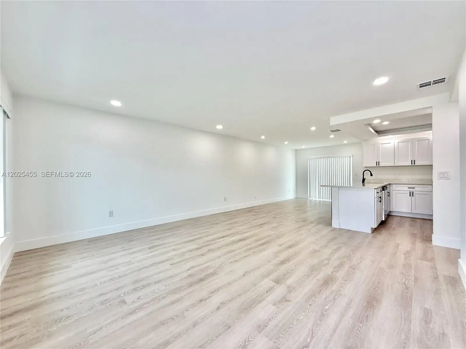 10209 SW 20th Ter, Miami FL 33165 photo 5