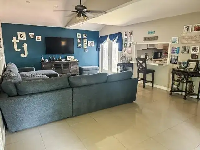 21705 SW 99th Ave, Cutler Bay FL 33190 photo 4