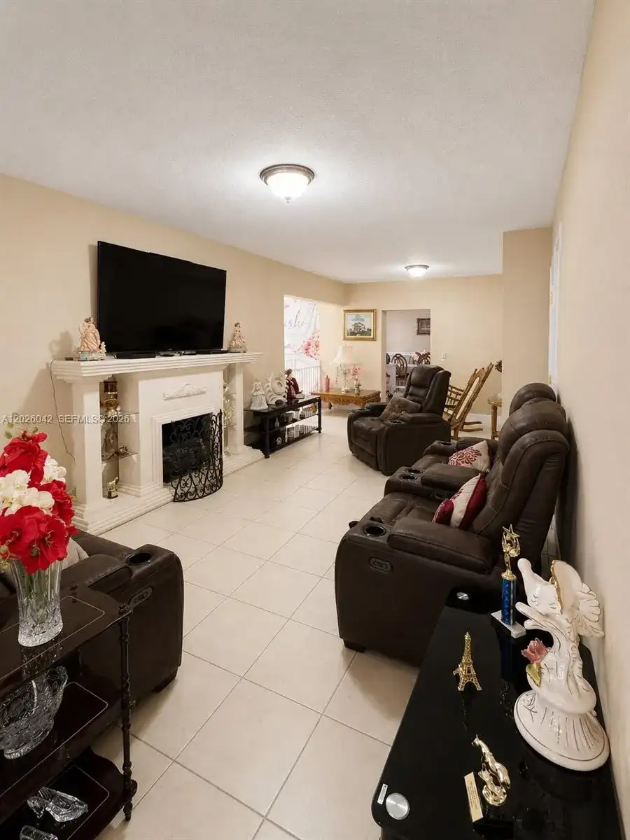 5551 E 4th Ave, Hialeah FL 33013 photo 3