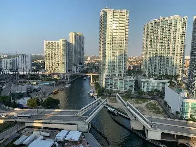 31 SE 5th St # 705, Miami FL 33131 photo 2