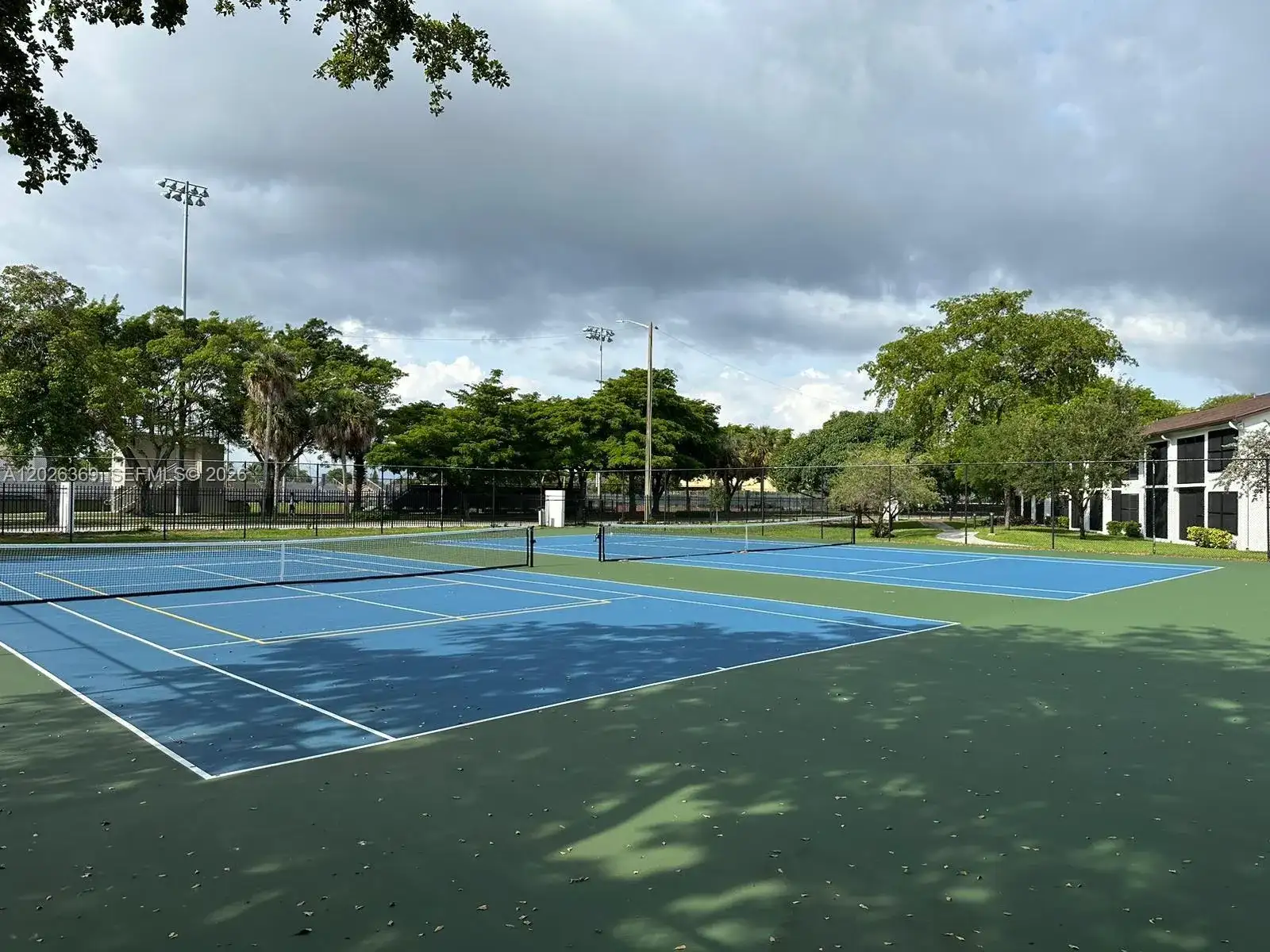 215 Lake Pointe Dr # 204, Oakland Park FL 33309 photo 3