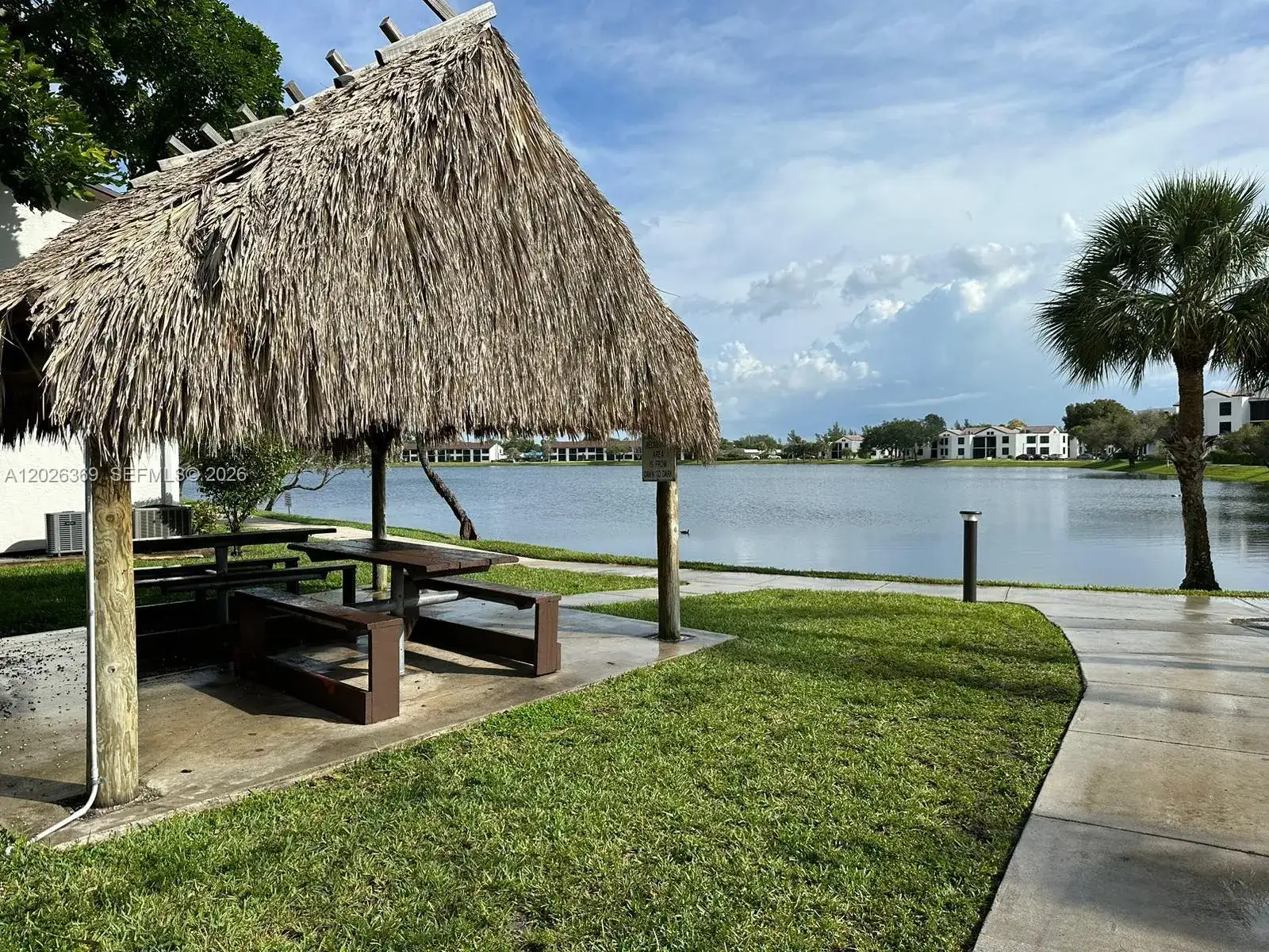 215 Lake Pointe Dr # 204, Oakland Park FL 33309 photo 4