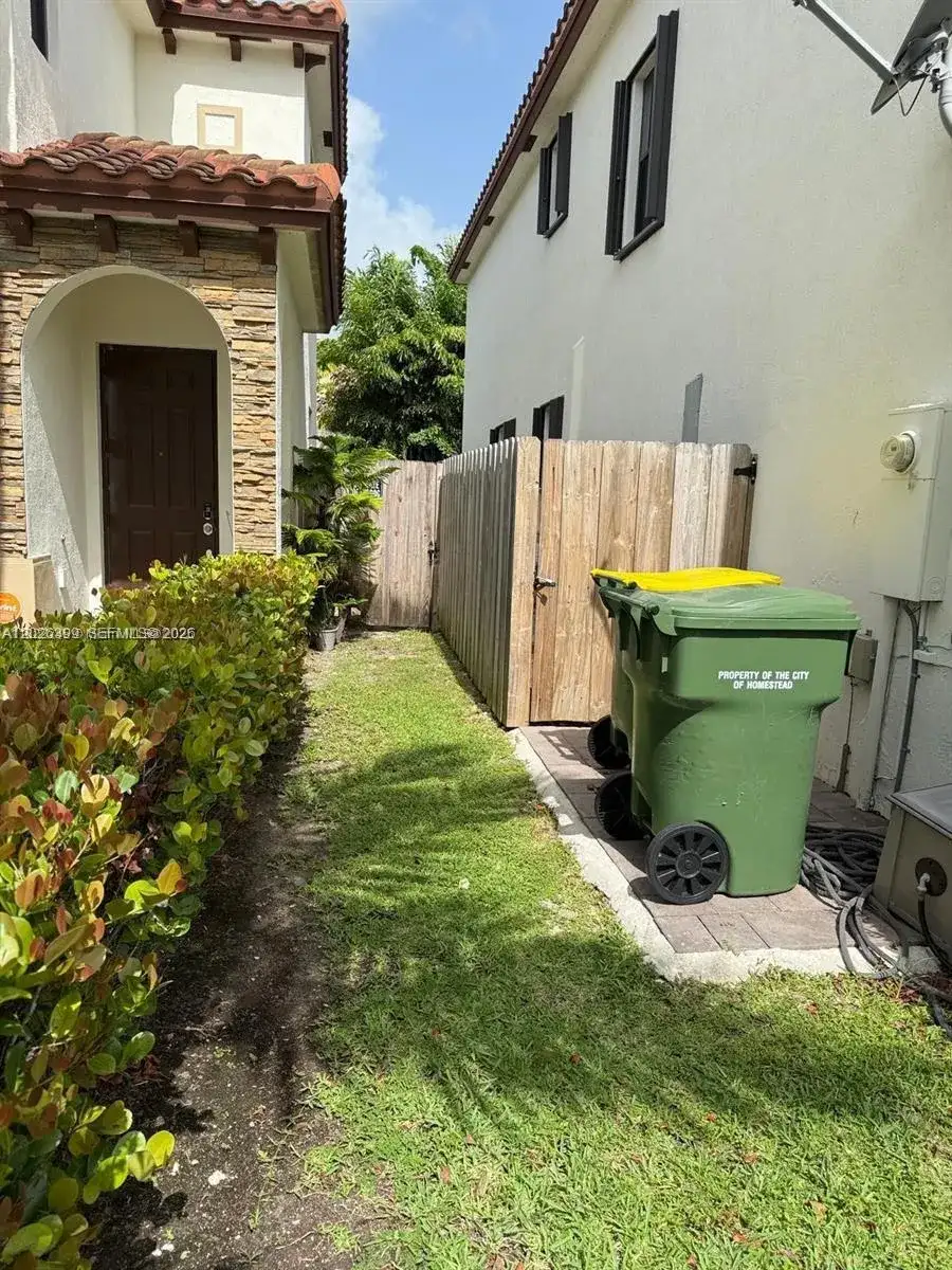 156 NE 24th Ave, Homestead FL 33033 photo 2