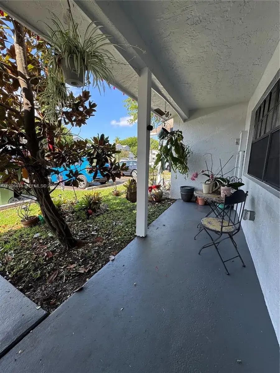 10428 NW 3rd St, Pembroke Pines FL 33026 photo 4