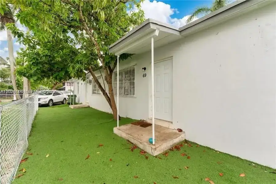 69 NW 5th St, Homestead FL 33030 photo 2
