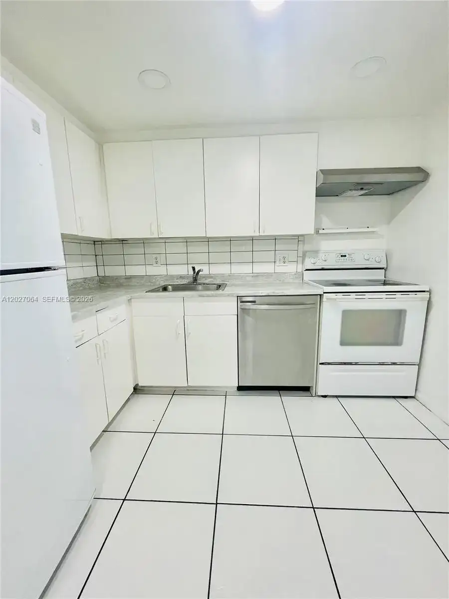 13499 Biscayne Blvd # 1613, North Miami FL 33181 photo 2