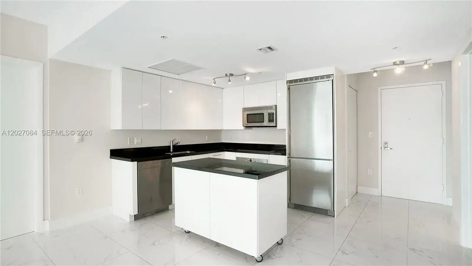92 SW 3rd St # 1803, Miami FL 33130 photo 2
