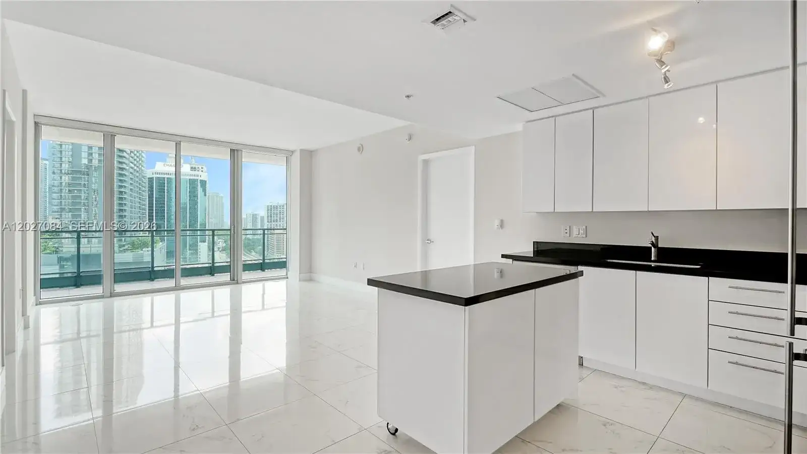 92 SW 3rd St # 1803, Miami FL 33130 photo 4
