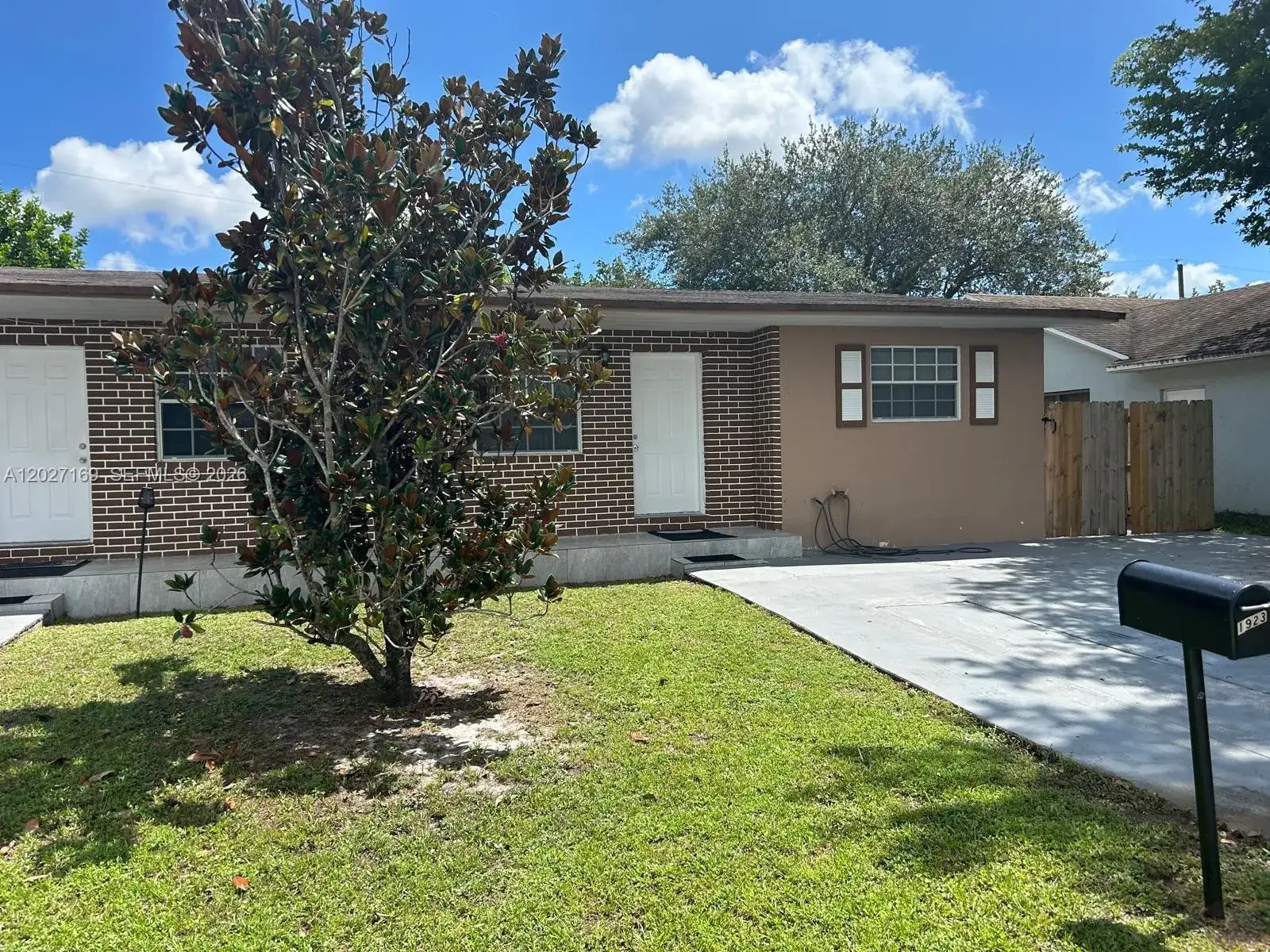 1923 SW 99th Ter, Miramar FL 33025 photo 2
