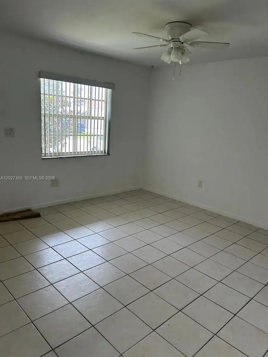 1923 SW 99th Ter, Miramar FL 33025 photo 4