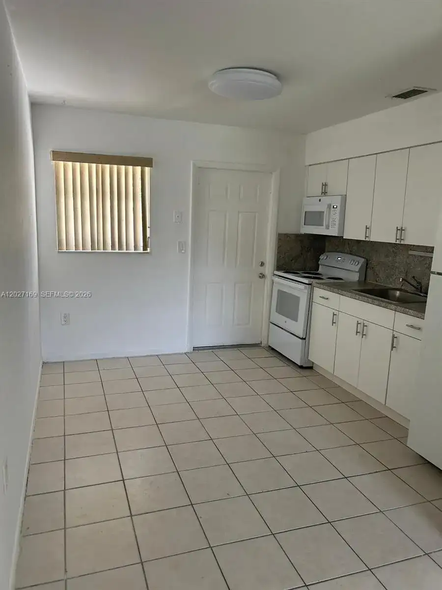 1923 SW 99th Ter, Miramar FL 33025 photo 5
