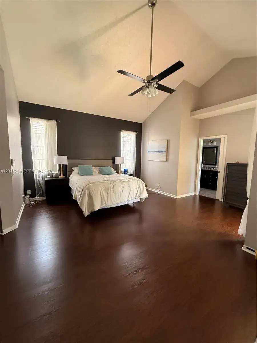 300 Cameron Dr, Weston FL 33326 photo 4