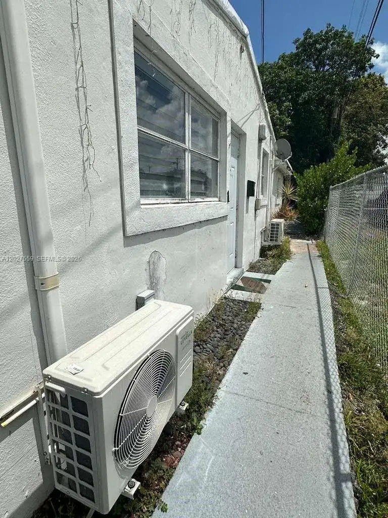685 SW 7th Ter, Dania Beach FL 33004 photo 3