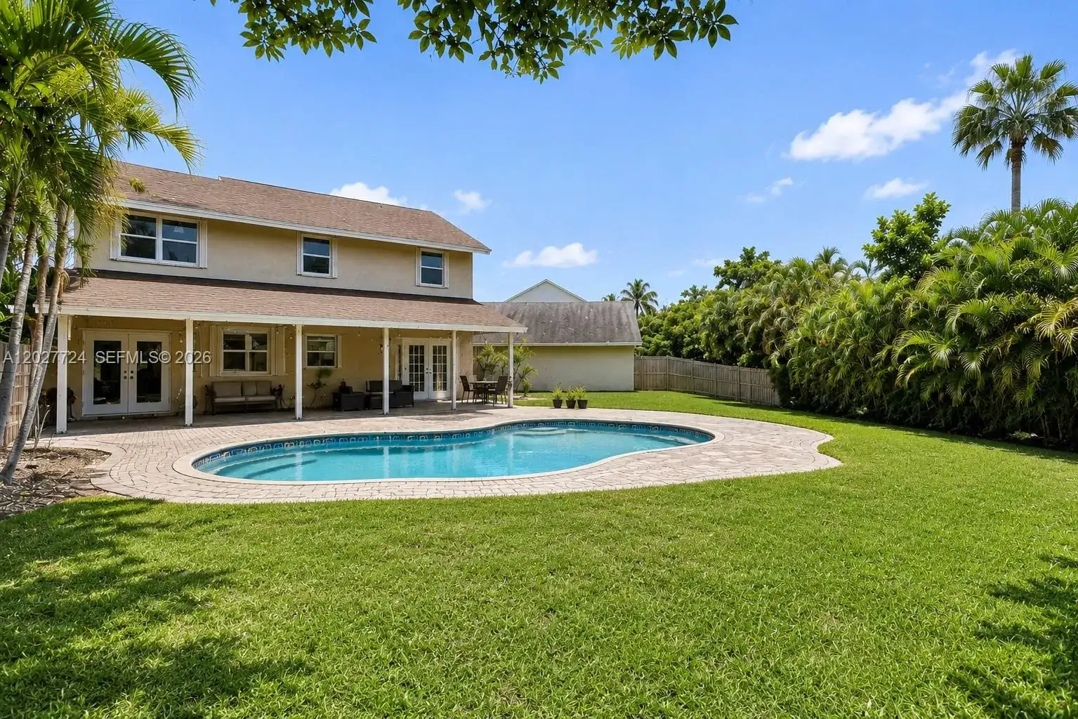 1051 SW 95th Ter, Pembroke Pines FL 33025 photo 2