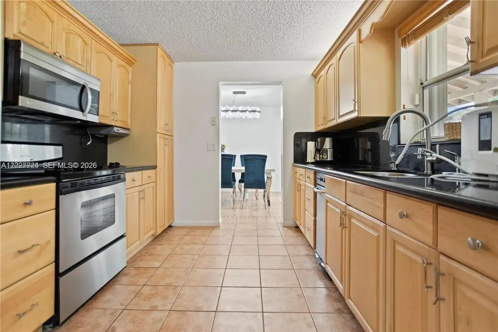 1051 SW 95th Ter, Pembroke Pines FL 33025 photo 4