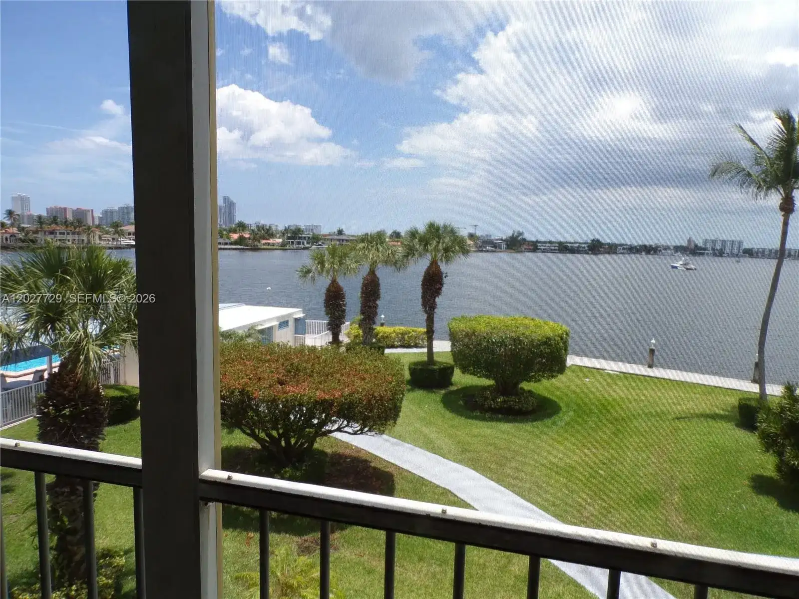 3010 Marcos Dr # R314, Aventura FL 33160 photo 3