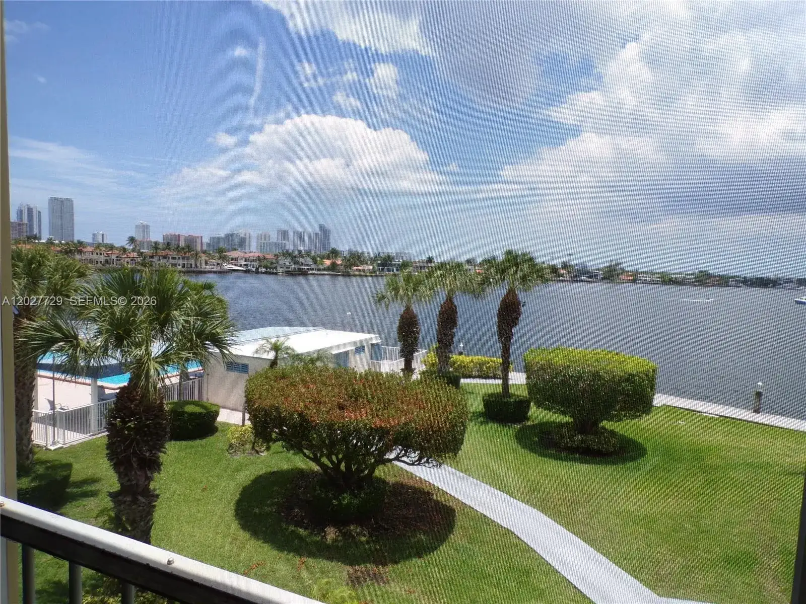 3010 Marcos Dr # R314, Aventura FL 33160 photo 4
