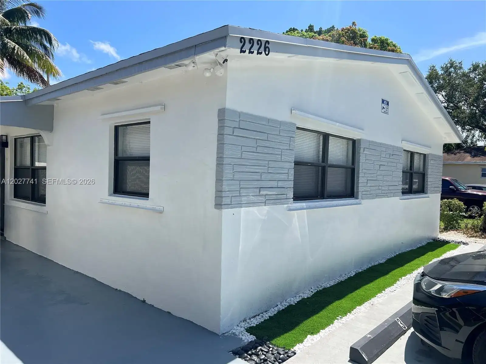 2226 Cody St, Hollywood FL 33020 photo 2