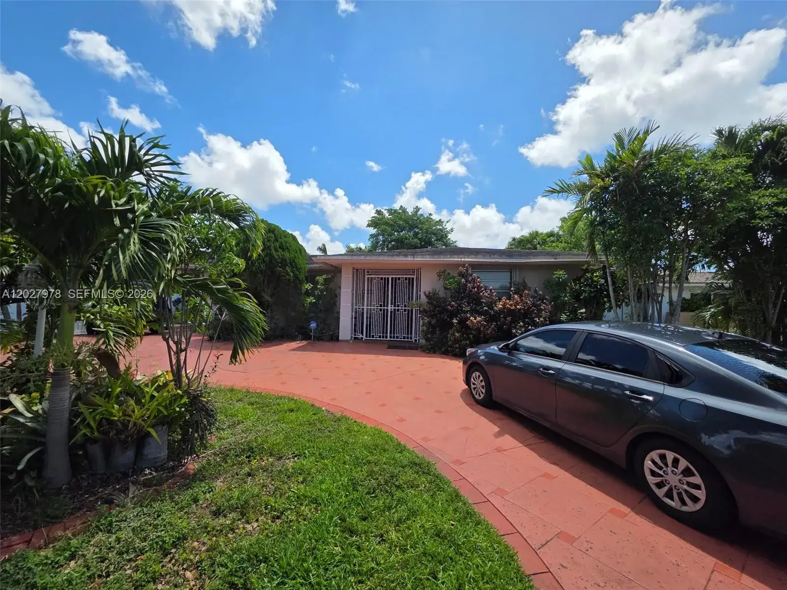 16825 NW 74th Ave, Hialeah FL 33015 photo 2