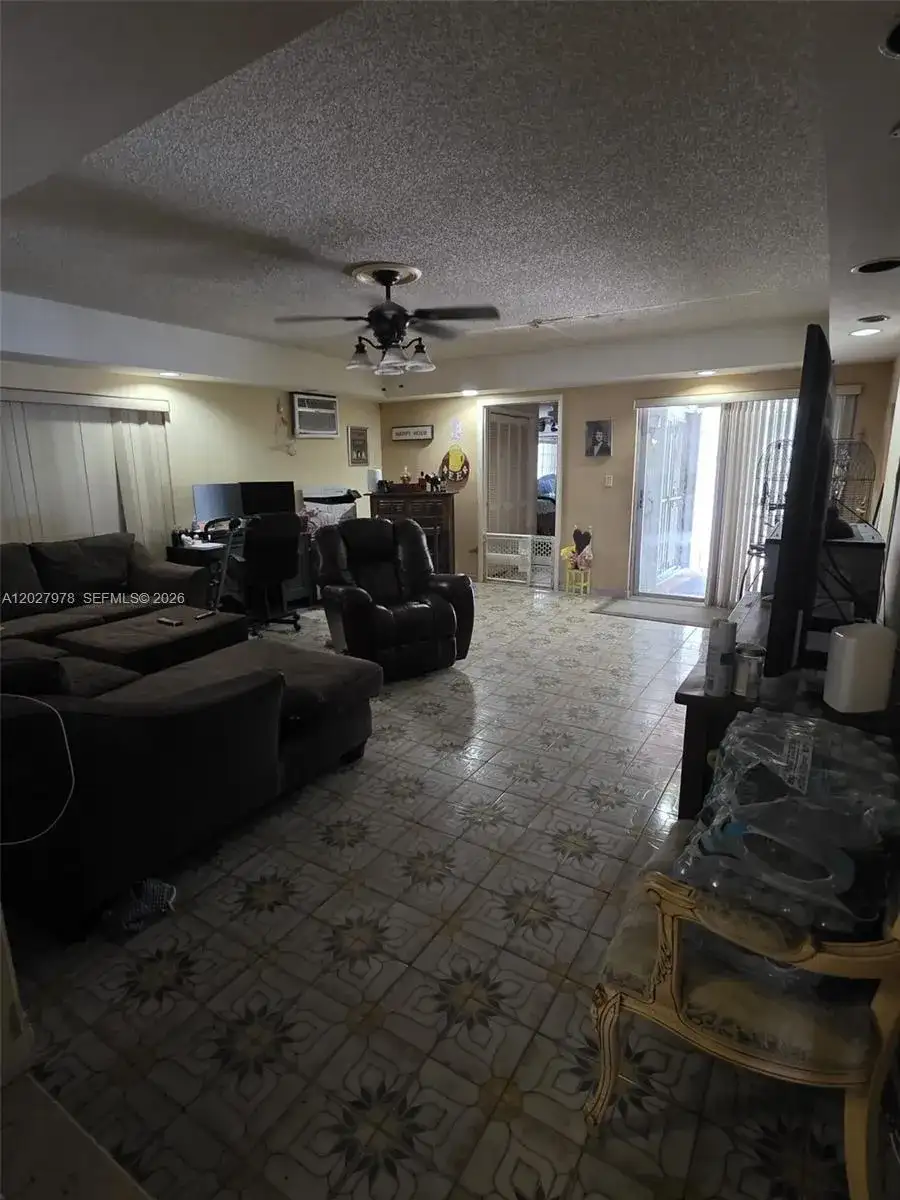 16825 NW 74th Ave, Hialeah FL 33015 photo 5