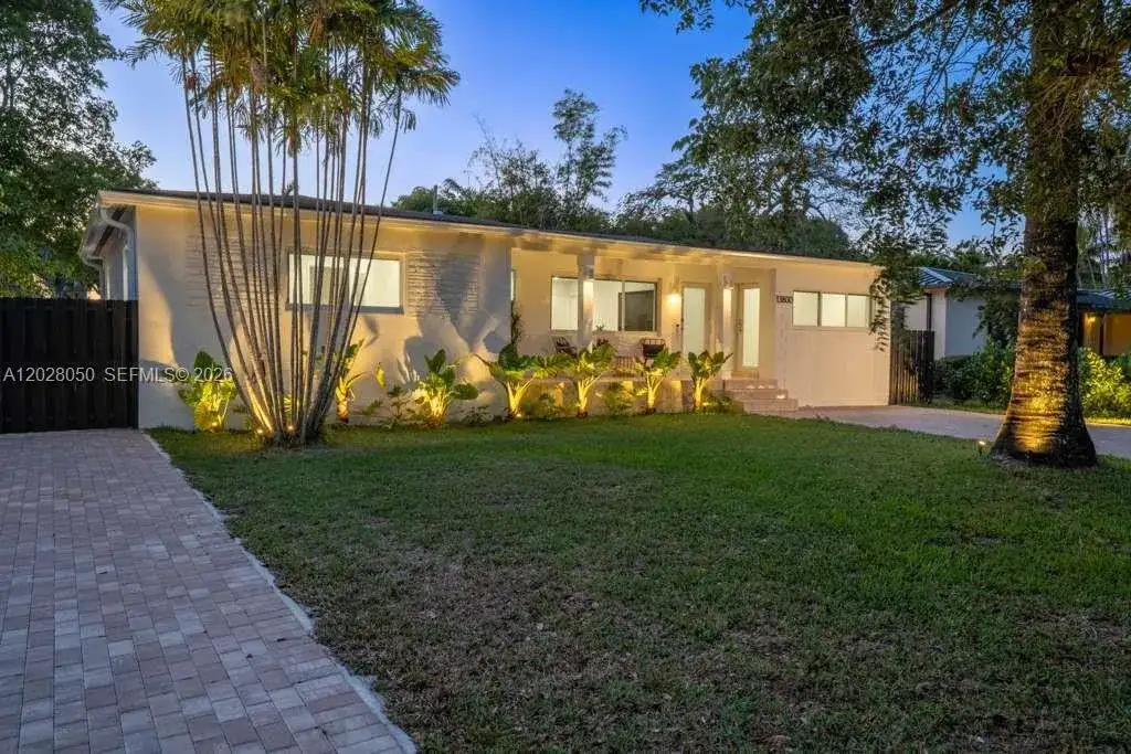 13800 NE 1st Ave, Miami FL 33161 photo 2
