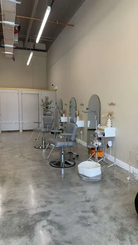 10890 NW 17th St, Sweetwater FL 33172 photo 2