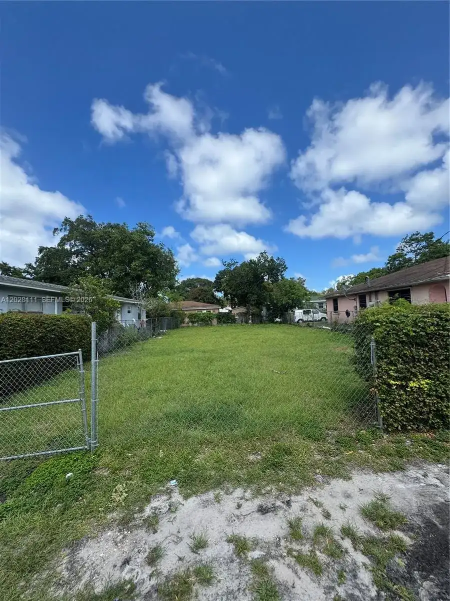 6335 NW 1st Ct, Miami FL 33150 photo 2