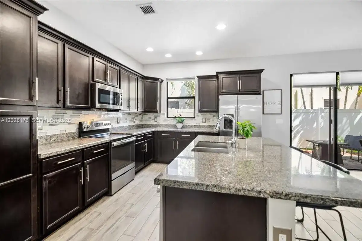 20975 NW 1st Ct, Pembroke Pines FL 33029 photo 4