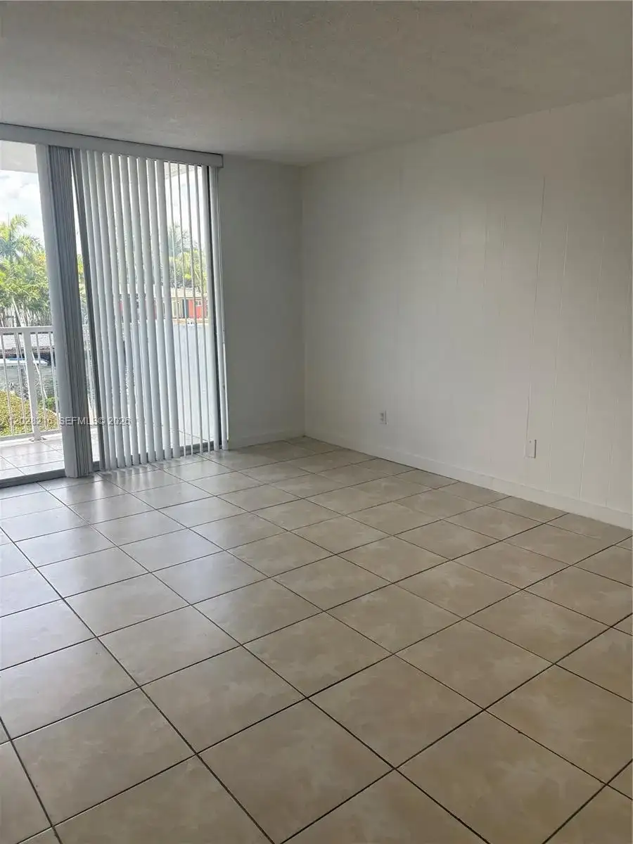 2000 NE 135th St # 208, North Miami FL 33181 photo 3