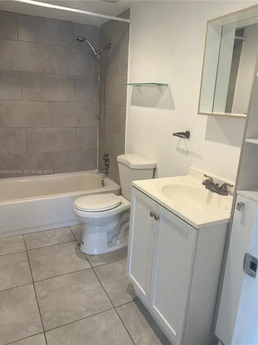2000 NE 135th St # 208, North Miami FL 33181 photo 5