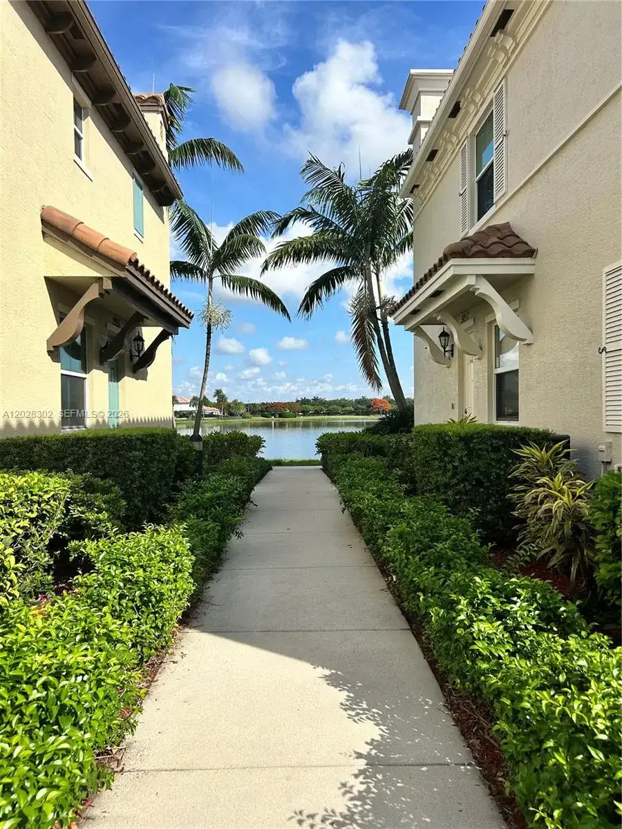 3057 Tortola Way, Hollywood FL 33024 photo 2
