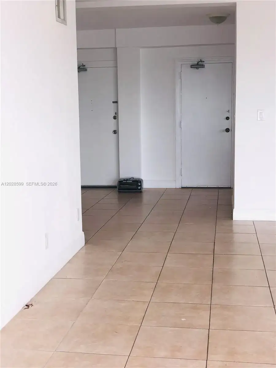 1430 Brickell Bay Dr # 5, Miami FL 33131 photo 4