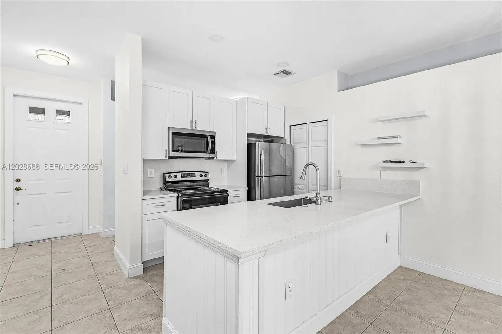 7542 Bristol Cir, Naples FL 34120 photo 4