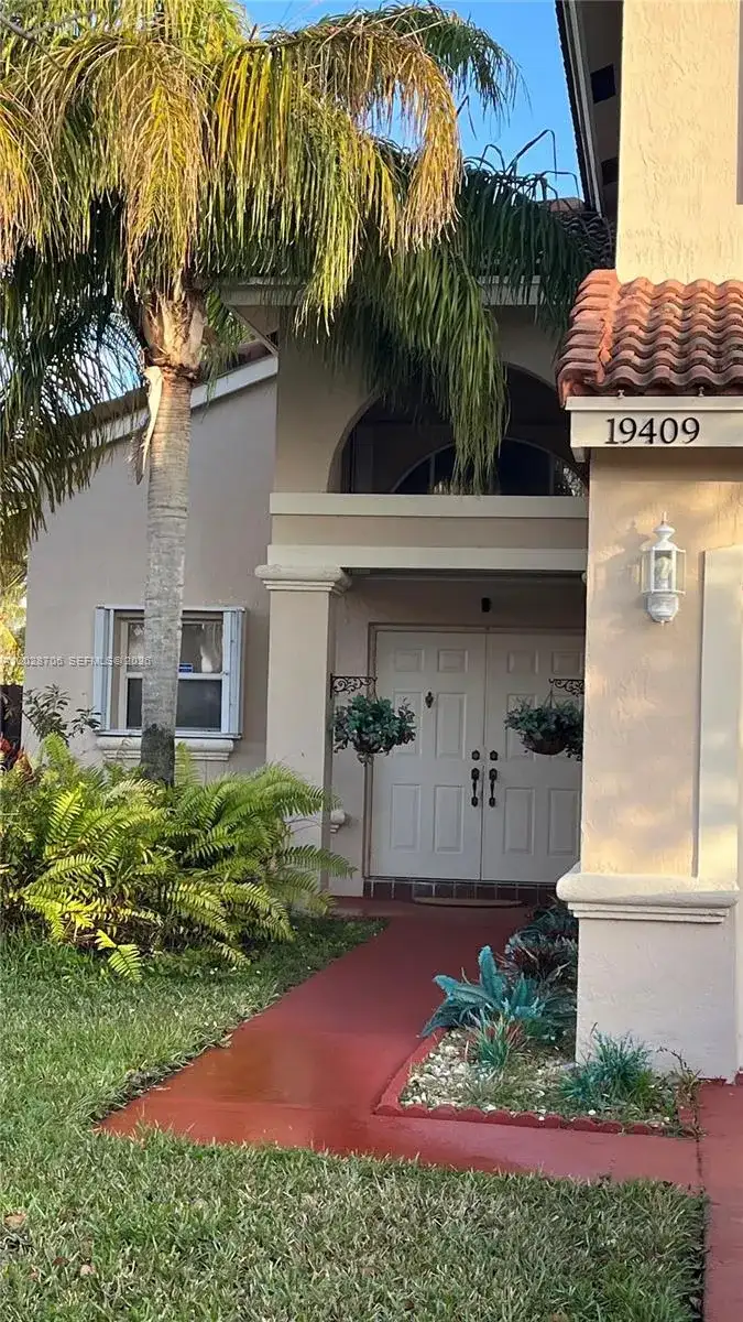 19409 NW 24th Pl, Pembroke Pines FL 33029 photo 2