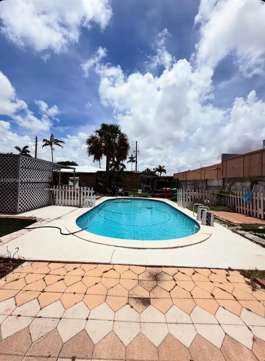 1077 SW 2nd St # 2, Hallandale Beach FL 33009 photo 3