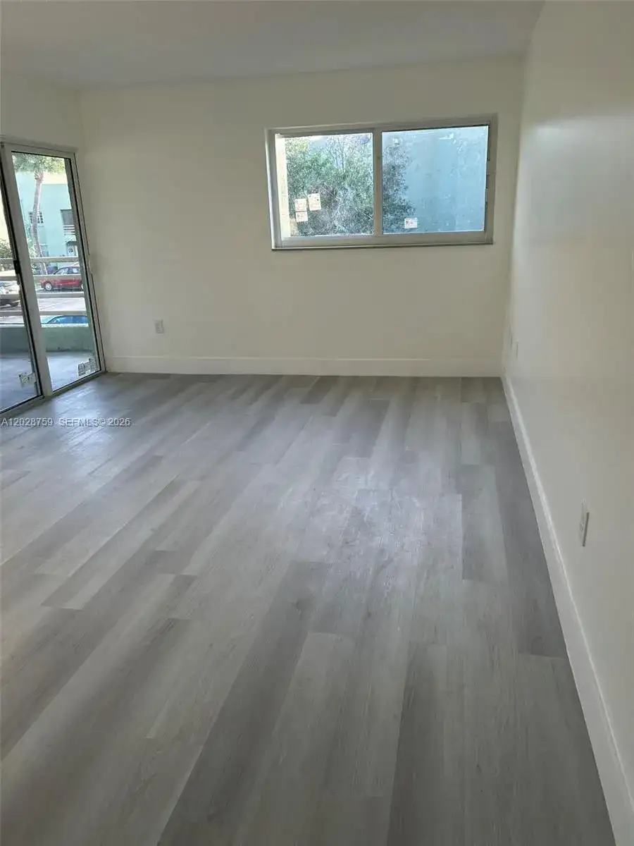 11163 NW 7th St # 19, Miami FL 33172 photo 2