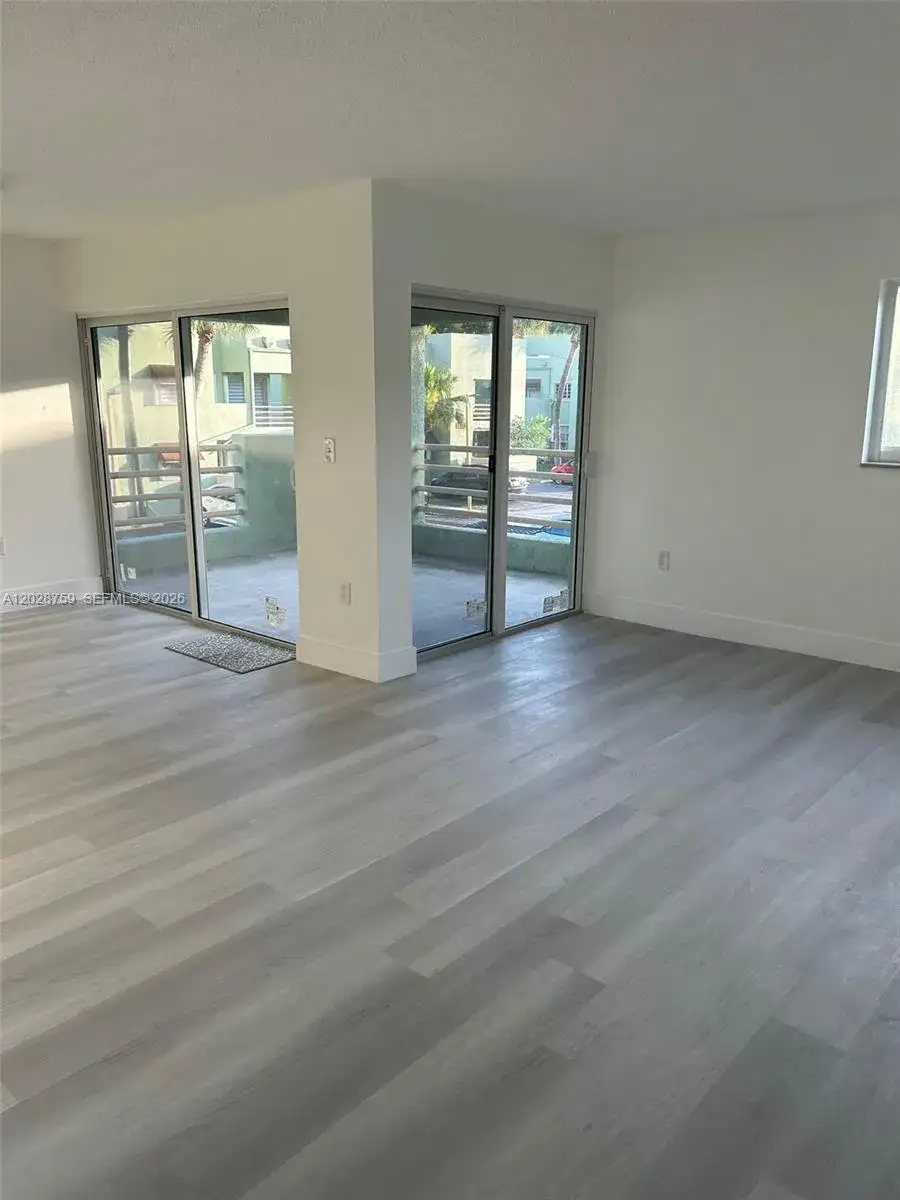 11163 NW 7th St # 19, Miami FL 33172 photo 3