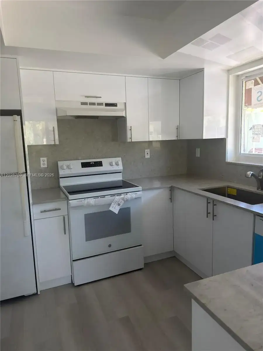 11163 NW 7th St # 19, Miami FL 33172 photo 4